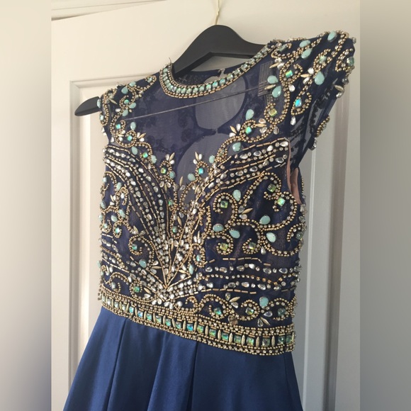 Mac Duggal Ballgown with pockets size - 2 - Picture 3 of 6